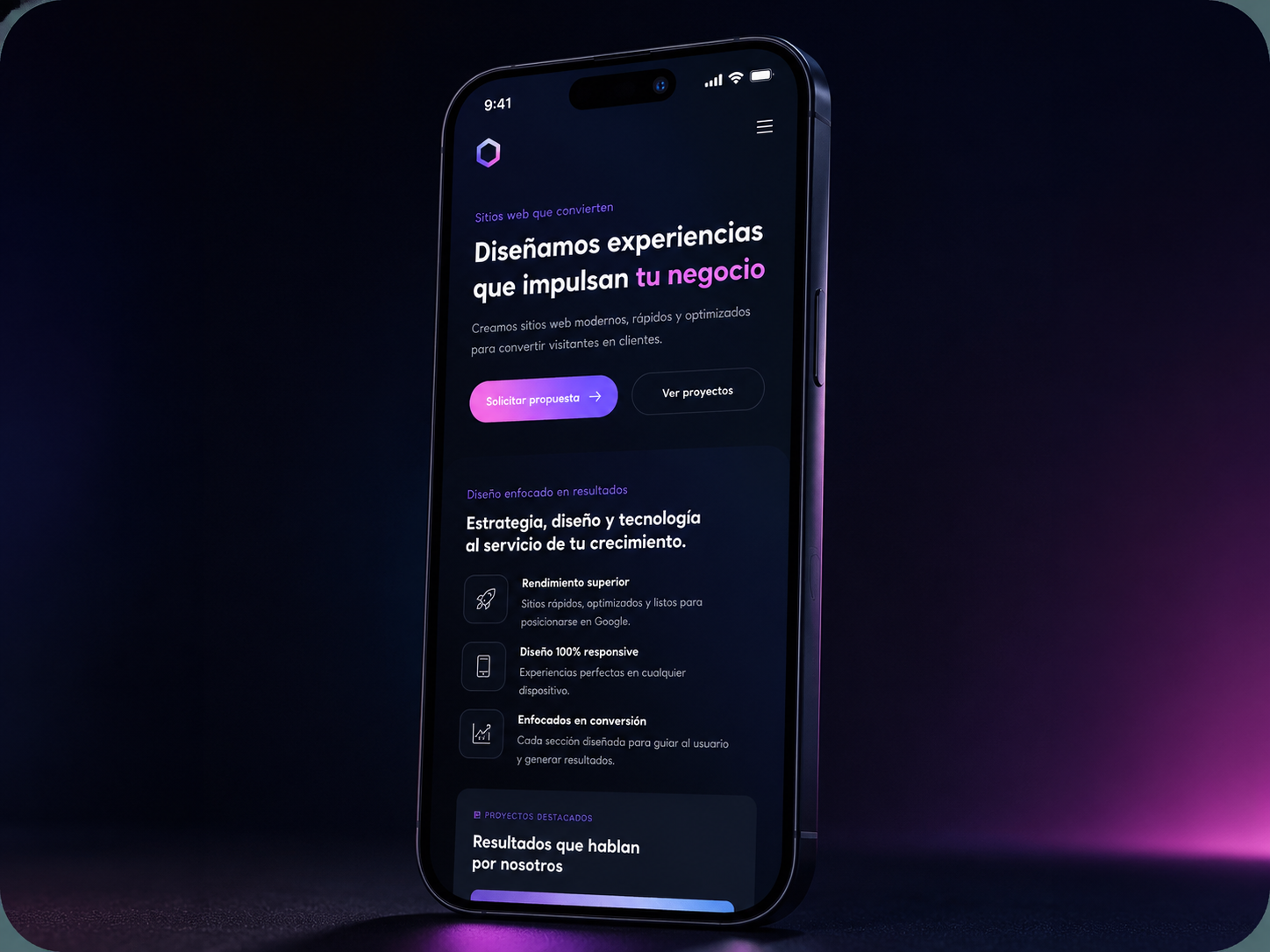 Diseño móvil de una página web profesional vista desde smartphone